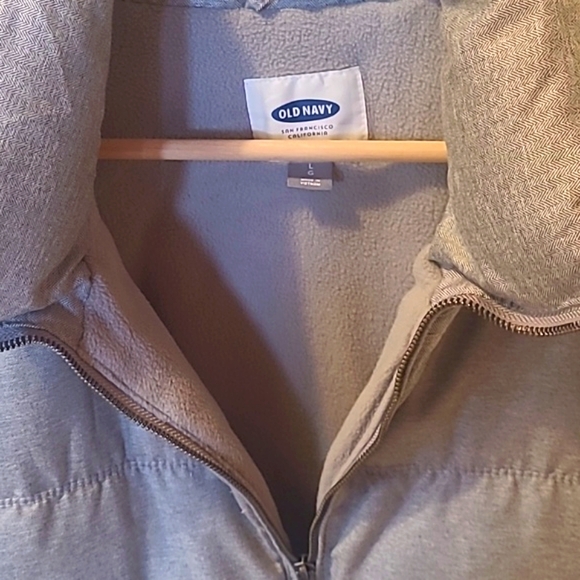 Womens fleece winter vest. Old Navy. Size Large. Light gray. - Picture 5 of 5